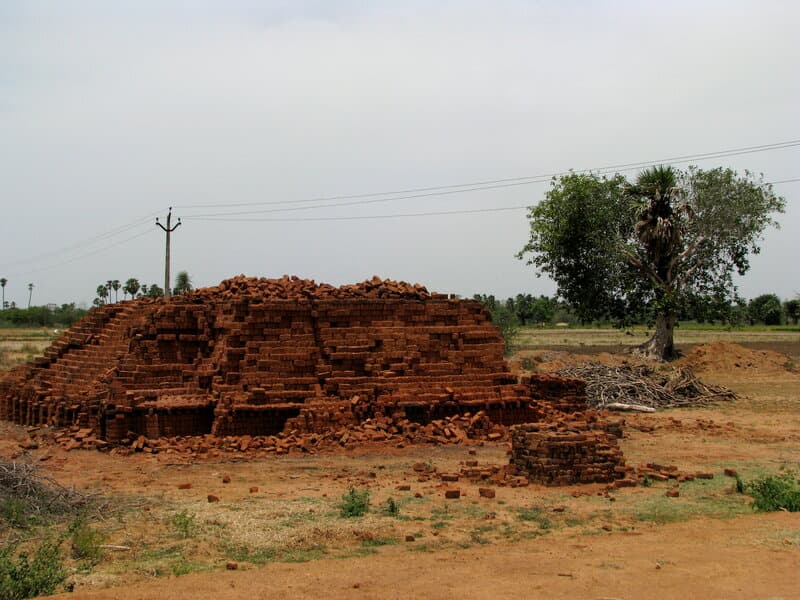 High temperature kiln firing of red clay bricks